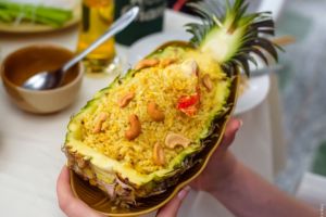 rise, pineapple, thai food, тайская кухня, рис в ананасе, жареный рис, рис с морепродуктами, тайское блюдо, вкусно, полезно, Таиланд, Пхукет, Самуи