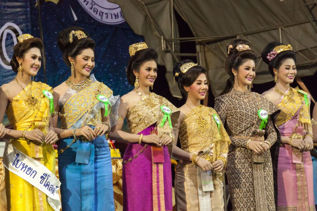 national costume, tradition, Thailand, Samui, национальный костюм, традиционный тайский костюм, юбка, шелк, тайский шелк, красота, шарф, свадьба, тайская свадьба, тайцы, Тайланд, Таиланд