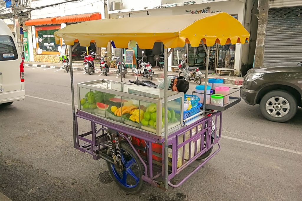 Thailand, street food, fruit, уличная еда в Таиланде, макашница, еда на колесах, кухня на колесах, Самуи, Таиланд