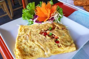omlet, thai omlet,тайский омлет, тайский завтрак, тайская кухня, омлет по-тайски, Тайланд еда, что попробовать в Таиланде