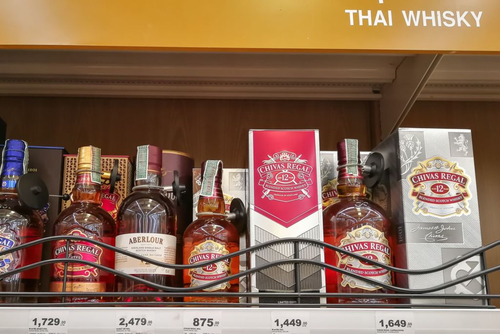 алкоголь, алкоголь в Таиланде, цены на алкоголь в Таиланде, цены на пиво в Таиланде, виски Таиланд, тайский виски, тайские виски, тайское пиво, пиво в таиланде, водка в Таиланде, цены на алкогольные напитки в Таиланде, популярные марки алкоголя в Таиланде, сувенир из Таиланда, тайский самогон, вино в Таиланде, обзор цена на алкоголь в Таиланде, сколько стоит пиво в Таиланде, сколько стоит водка в Таиланде, сколько стоит виски в Таиланде