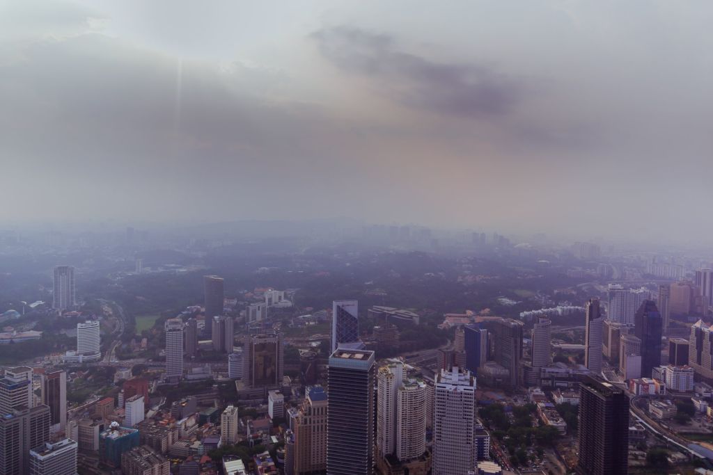 KL Tower, Kuala-Lumpur Tower, 421 m Tower, Malaysia, Kuala-Lumpur, Malaysia, Куала-Лумпур, Малайзия, Столица Малайзии, что посмотреть в Куала-Лумпуре, Куала Лумпур достопримечательности, достопримечательности Куала-Лумпура, что стоит посетить в Куала-Лумпуре, смотровая площадка, смотровая площадка в Куала-Лумпуре, стеклянный куб, фото в стеклянном кубе на небоскребе, ночной Куала-Лумпур, вид на город Куала-Лумпур с высоты, панорама Куала-Лумпура, ночной Куала-Лумпур, небоскребы Куала-Лумпура, вьюпоинт в Куала-Лумпуре, лучшие фото Куала-Лумпур, фото Куала-Лумпур, телебашня в Куала-Лумпуре, высота телебашни в Куала-Лумпуре 421 метр, смотровая в телецентре Куала-Лумпура, sky box, sky desk, KL sity