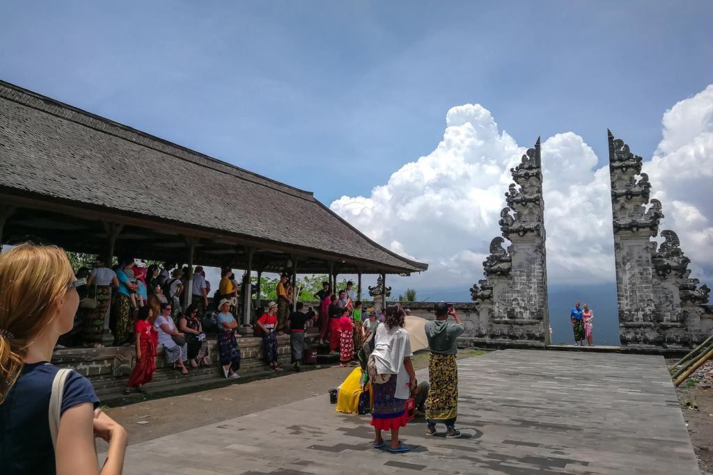 Бали, Индонезия, остров Бали, что посмотреть на Бали, куда сходить на Бали, достопримечательности Бали, Амед Бали что посмотреть, Амед Бали фото, экскурсии на Бали, развлечения на Бали, природа на Бали, вулканы на Бали, восток Бали, Агунг, вулкан Агунг, Агунг вулкан на Бали, вулканы на Бали, вид на Агунг, мавик эир фото, фото Бали, пляж Амеда фото, храмы в Амеде, пура Лемпуянг, храм Лемпуянг Бали, храм с видом на Агунг, ворота с видом на Агунг, ворота с видом на вулкан, вьюпоинт Бали, лучшие обзорные площадки на Бали, где лучшие фото Бали,