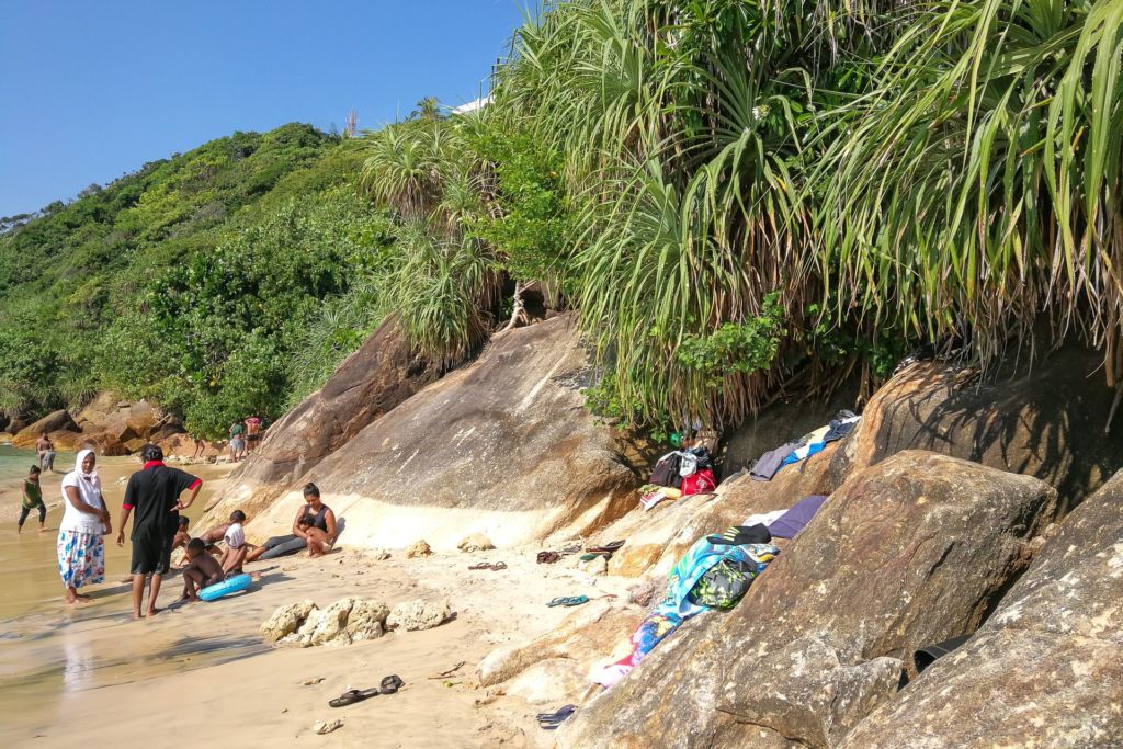 Jungle beach Srilanka, Unawatuna beach, Унаватуна, Унаватуна пляж, плажи Унаватуны, фото Унаватуна, волны на унаватуне, кафе на пляже унаватуна, джангл бич унаватуна, пляжи шри-ланки, фотографии шри-ланка, джангл бич шри-ланка фото, хорошие пляжи на Шри-Ланке, пляжи без волн на Шри-Ланке